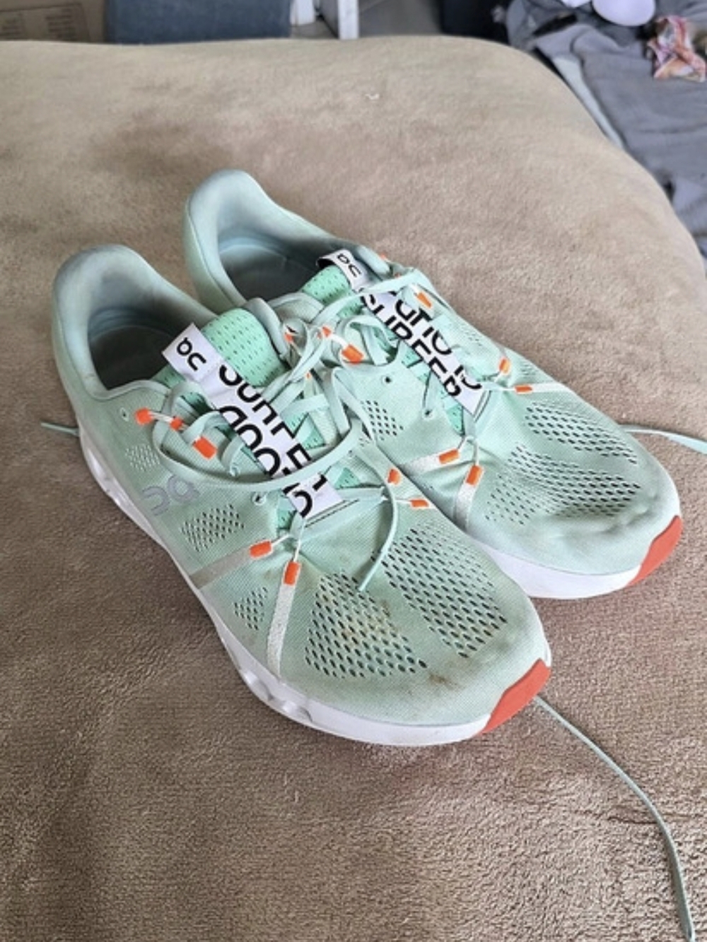 VERY WORN SNEAKERS